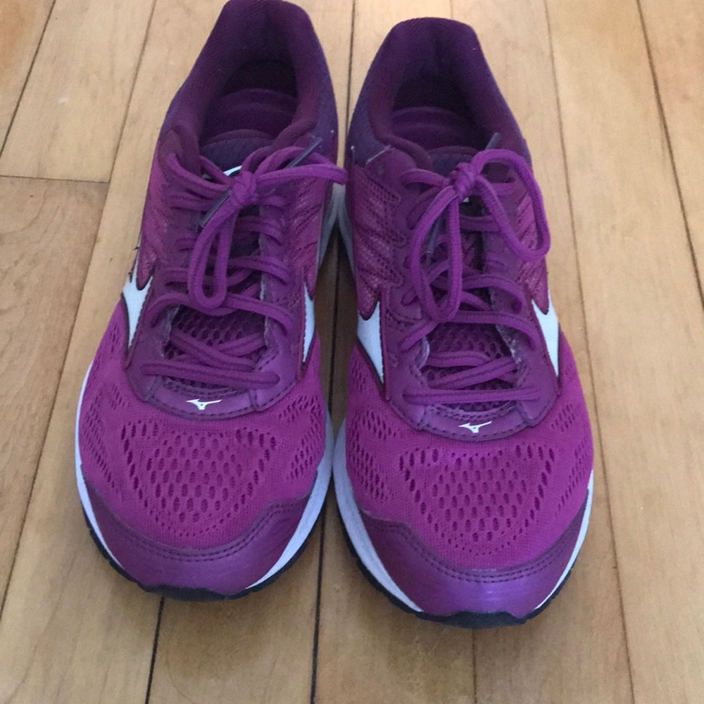 Mizuno wave rider 21